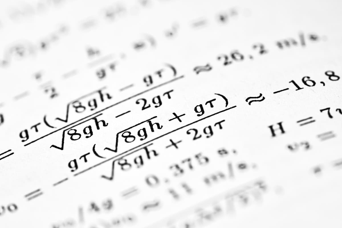 Robot tenant une calculatrice