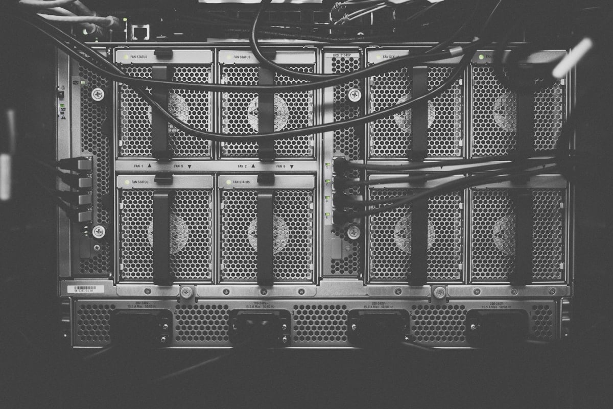 Serveur informatique avec écran