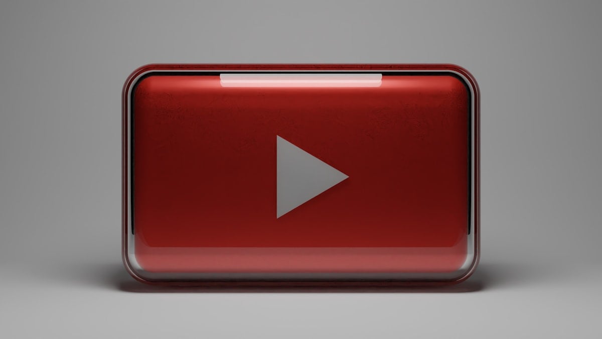 Écran YouTube avec logo