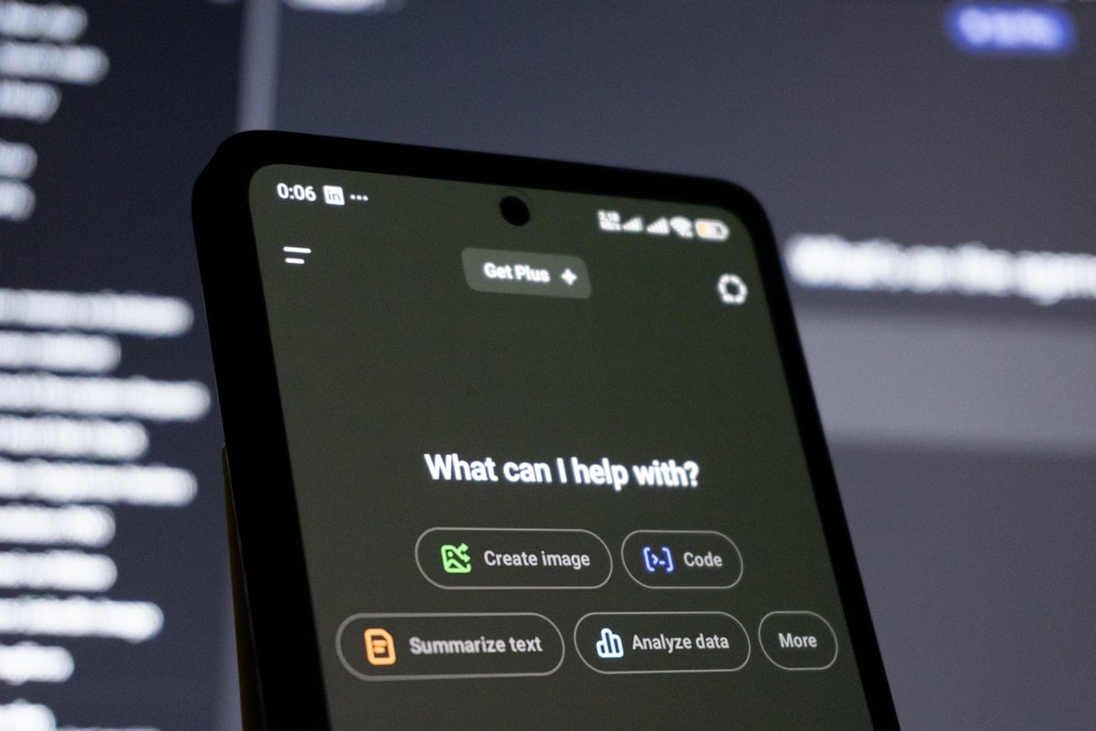 Smartphone affichant une IA