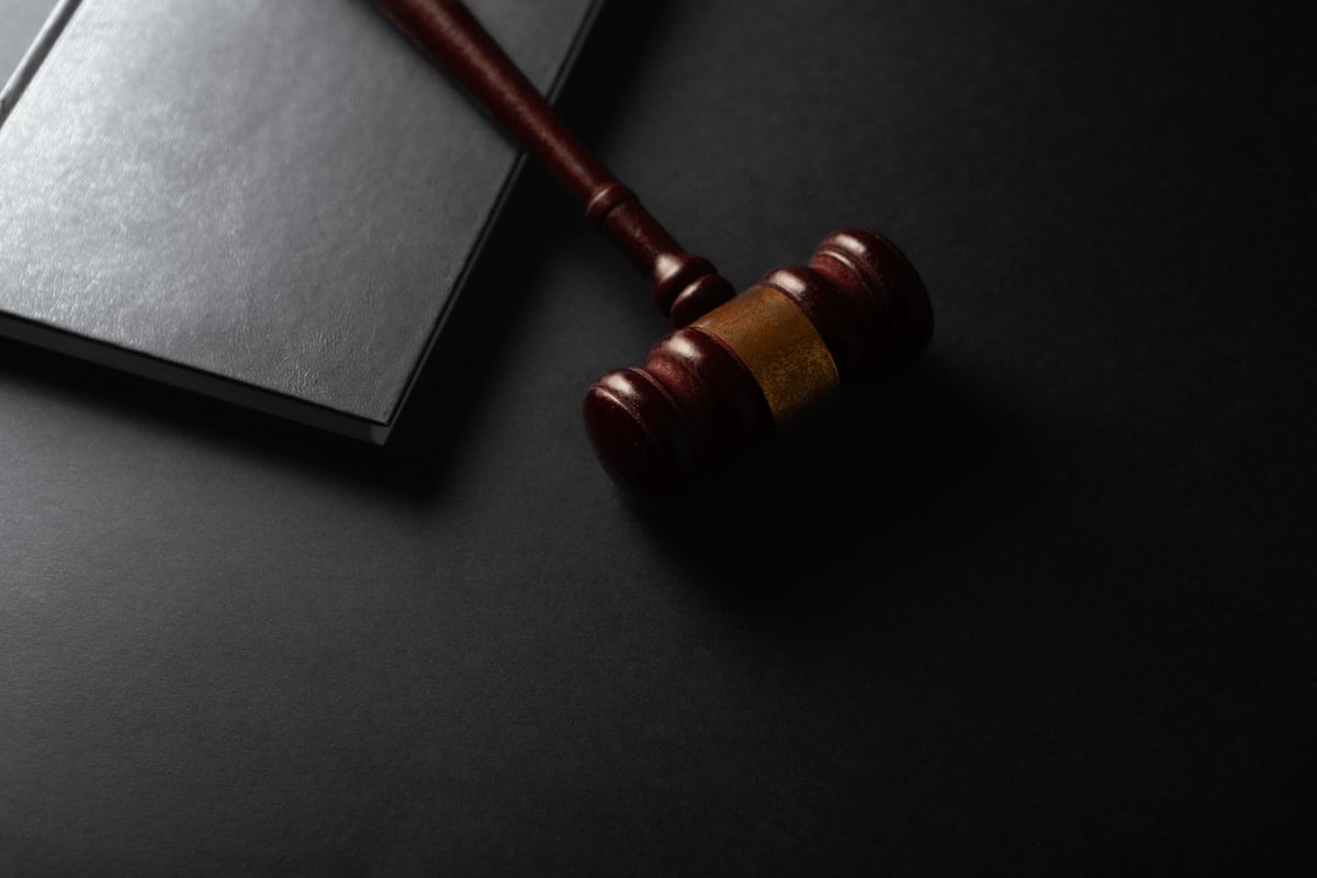 Gavel et livre