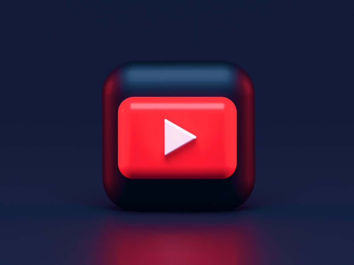 Écran YouTube avec étiquette