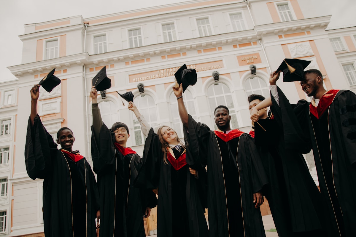 Pourquoi les étudiants de 2026 sifflent l'IA dans leurs discours de remise de diplôme