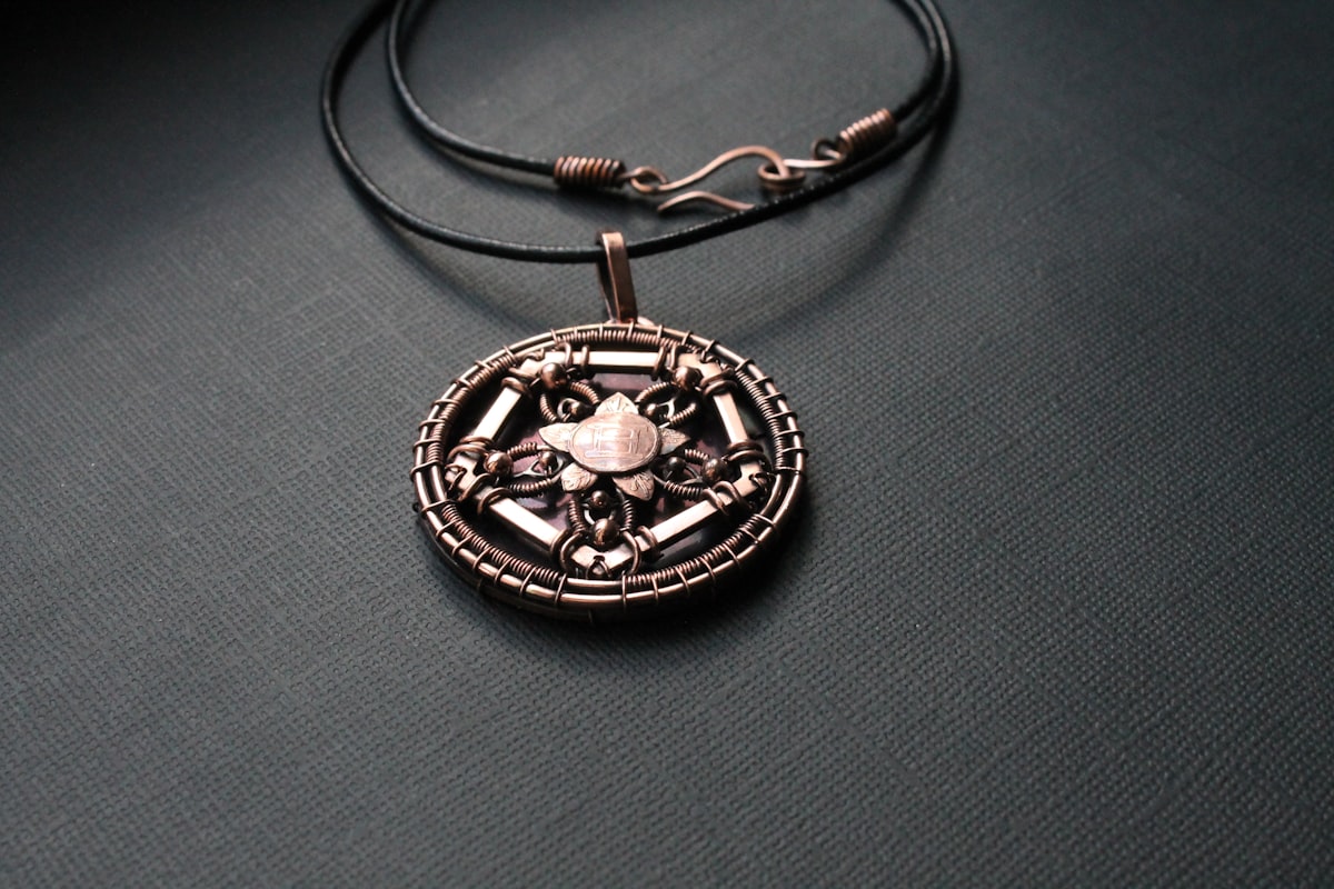 Le collier IA Friend qui répond : folie ou génie marketing ?