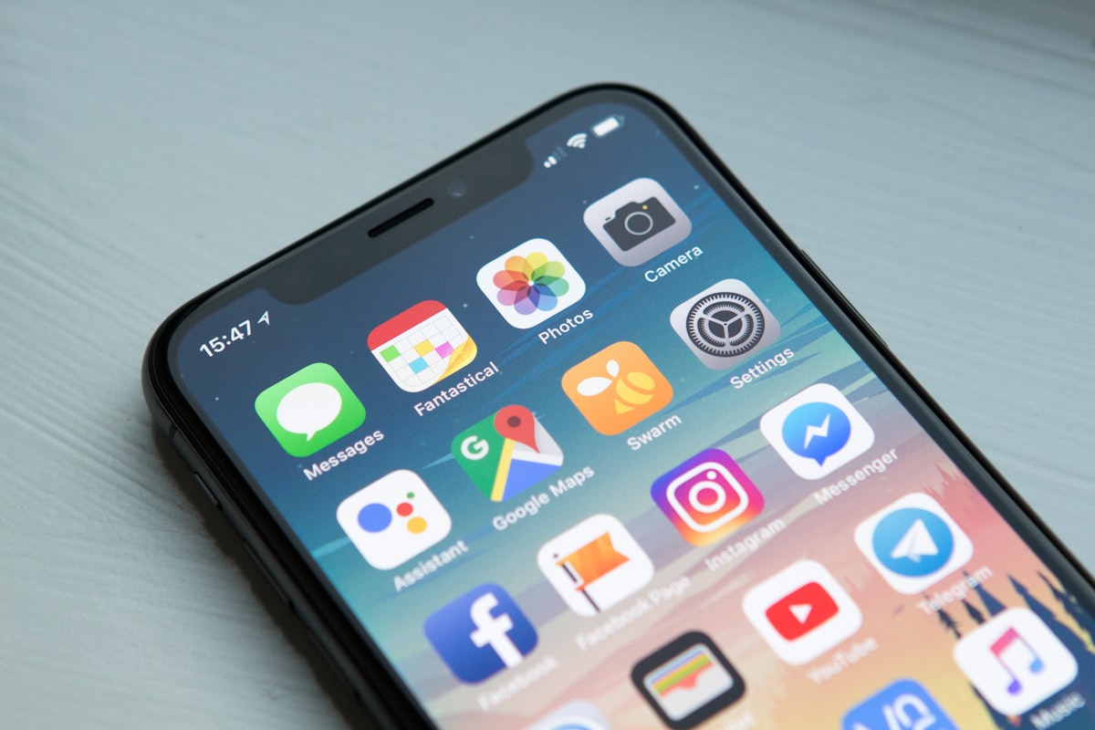 Siri AI : le nouveau visage de l’assistant vocal enfin utile ?