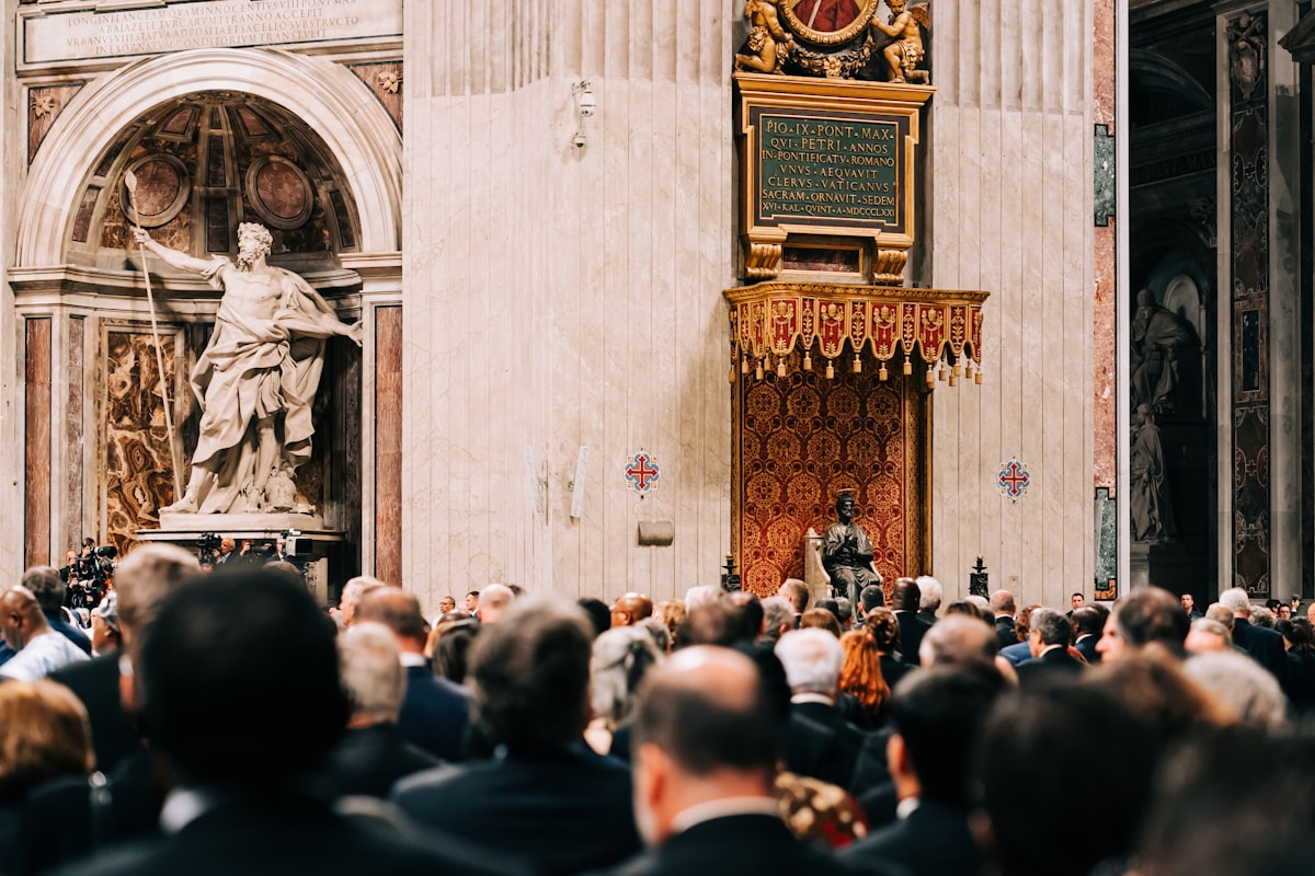 Le pape contre l'IA ? Non : son message cache une attaque contre le pouvoir des géants tech